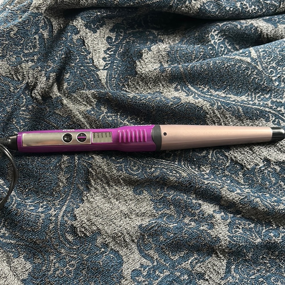 Infiniti Pro by Conair Ceramic Curling Wand.